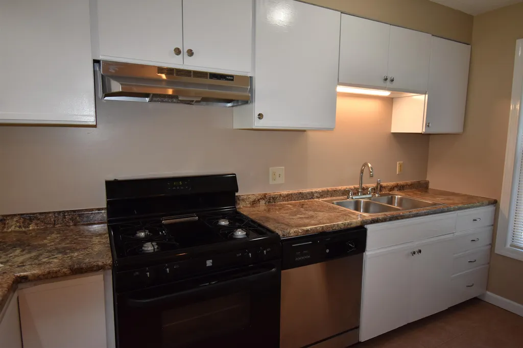 10 Merrill Place Enfield NH 03748