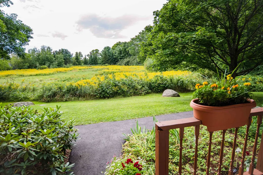 17 Craftsbury Court Essex VT 05452
