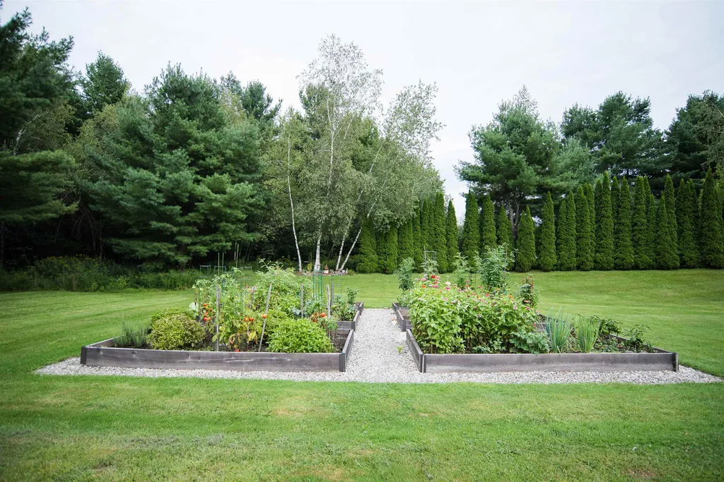 17 Craftsbury Court Essex VT 05452