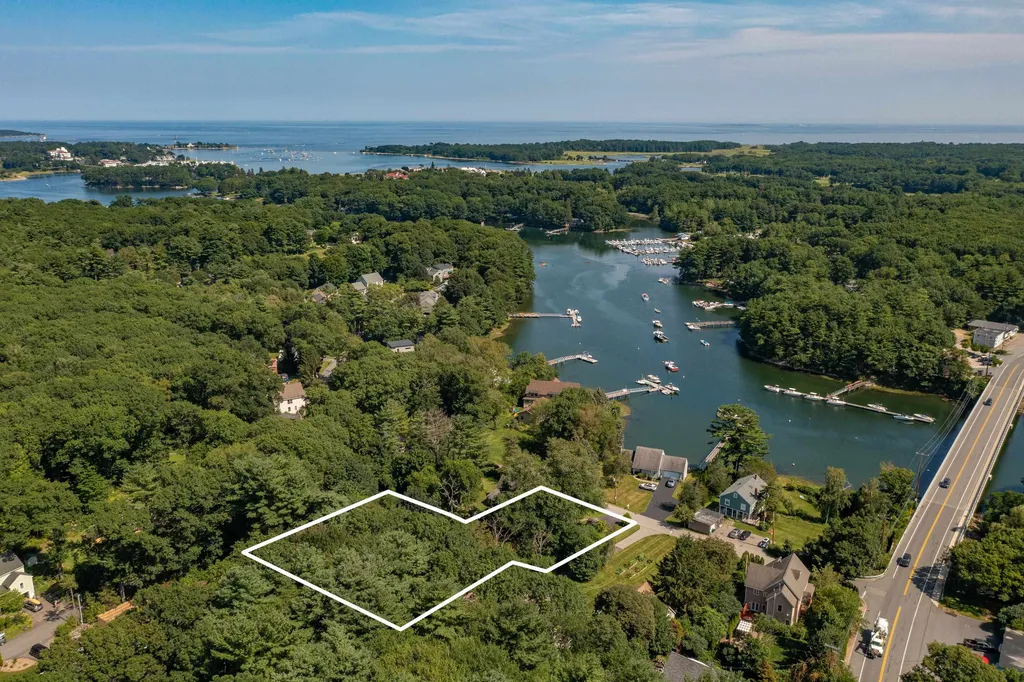 27 Shaw Road Portsmouth NH 03801