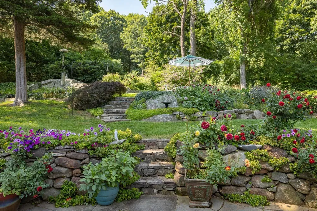 27 Shaw Road Portsmouth NH 03801