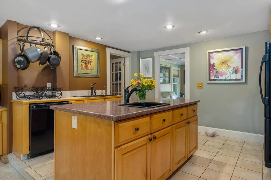 27 Shaw Road Portsmouth NH 03801