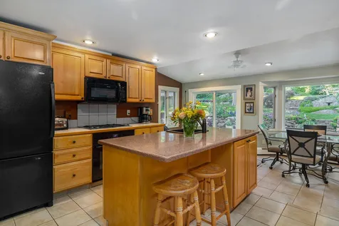 27 Shaw Road Portsmouth NH 03801