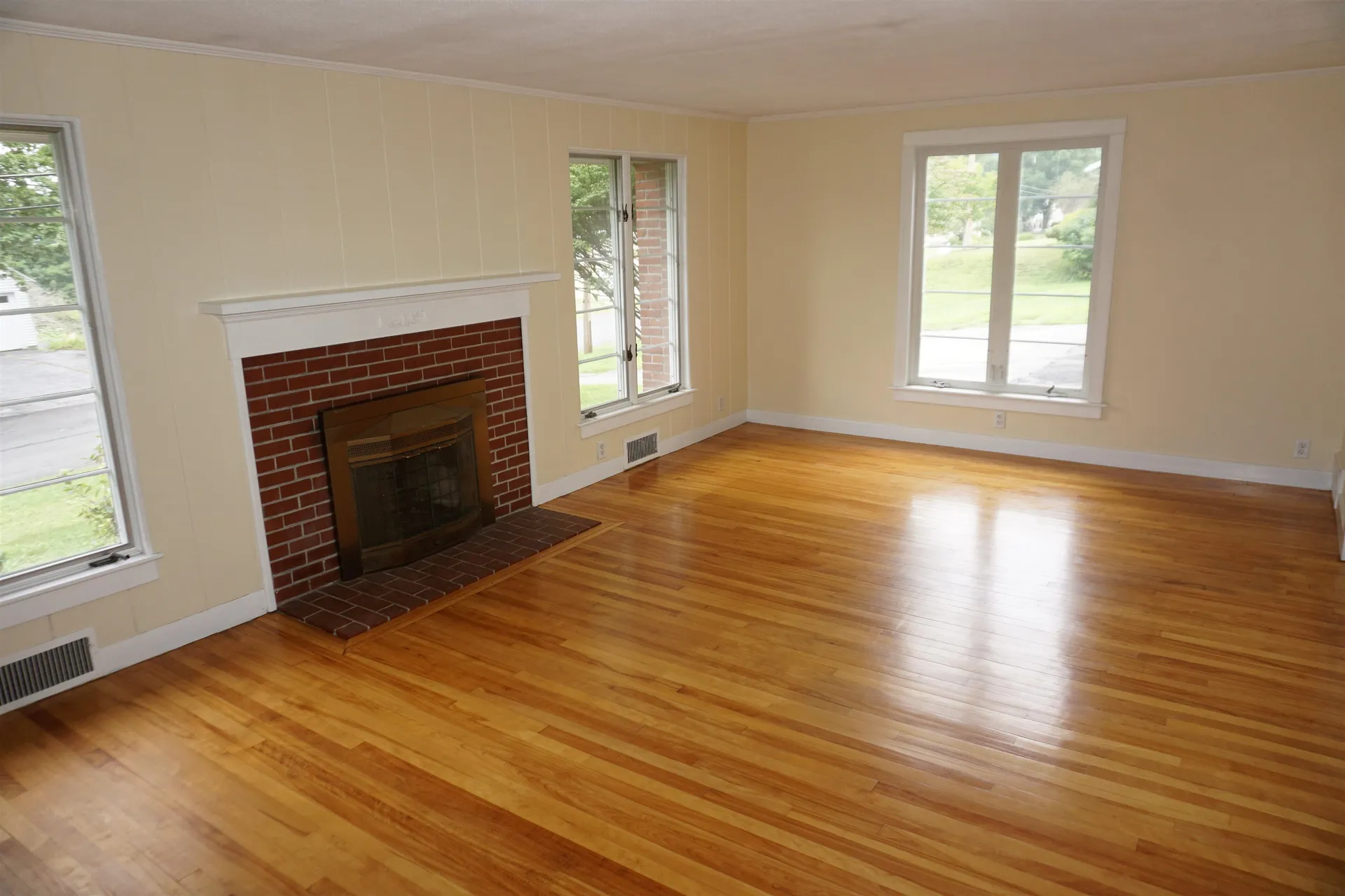 24 Durham Avenue Claremont NH 03743