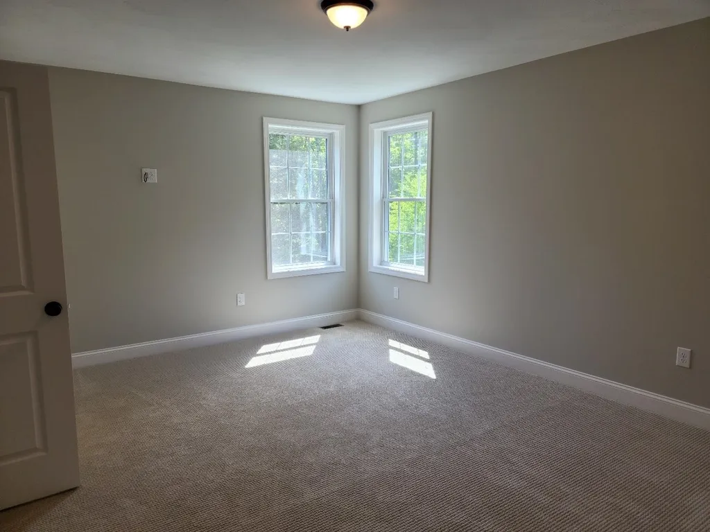 24 Old Fremont Road Raymond NH 03077