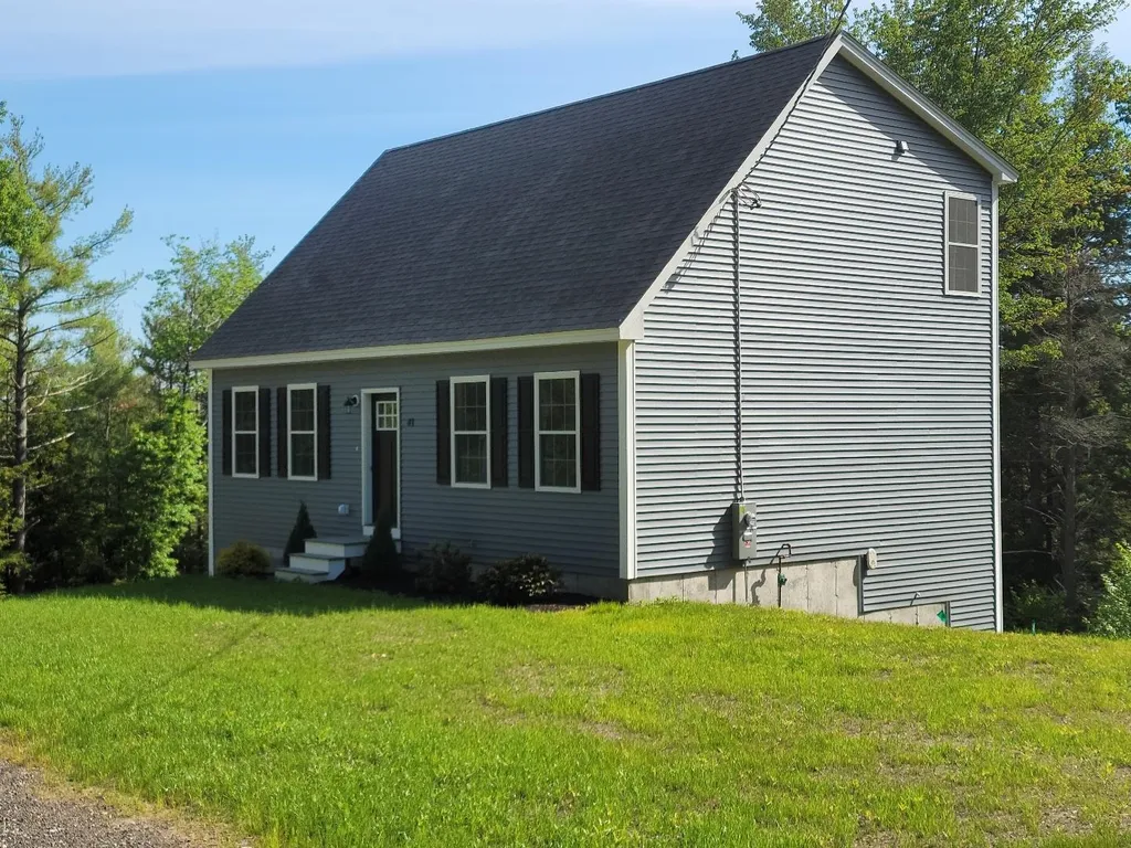 24 Old Fremont Road Raymond NH 03077
