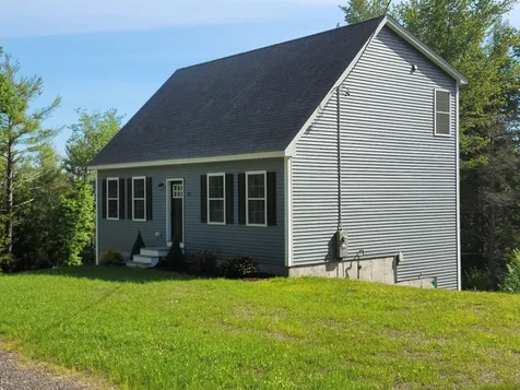 24 Old Fremont Road Raymond NH 03077