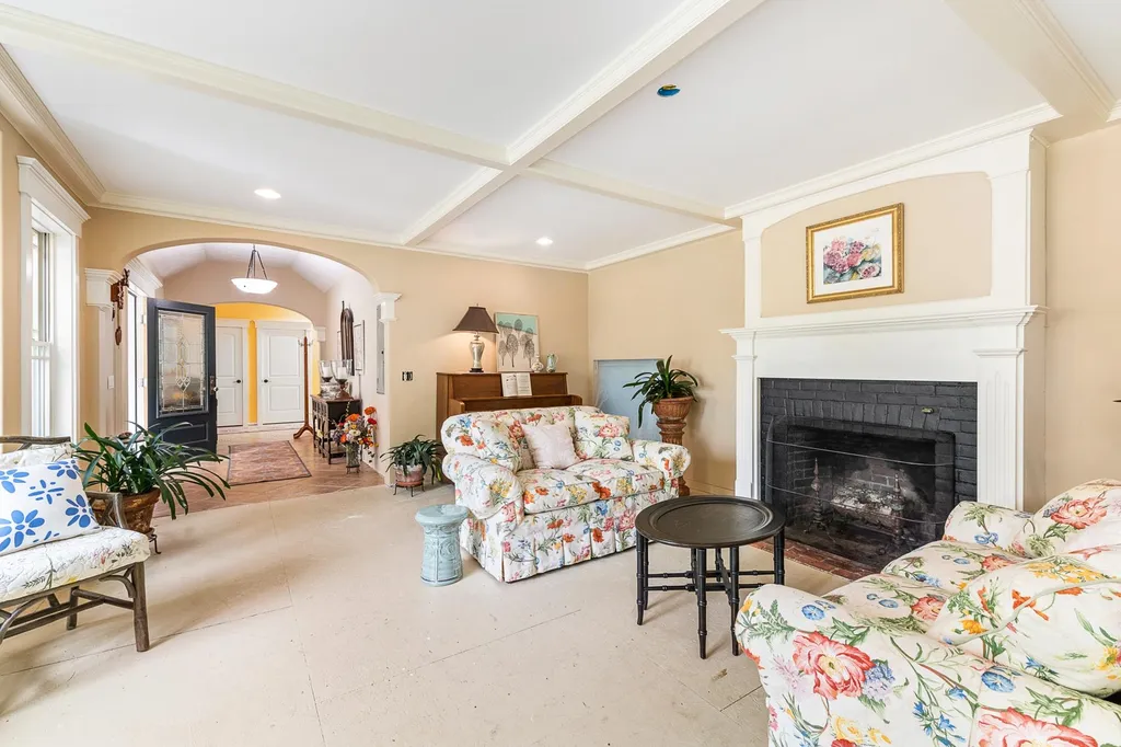 154 Knights Hill Road New London NH 03257