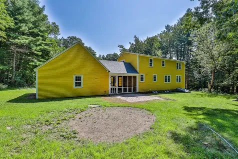 24 Beaver Brook Circle Amherst NH 03031