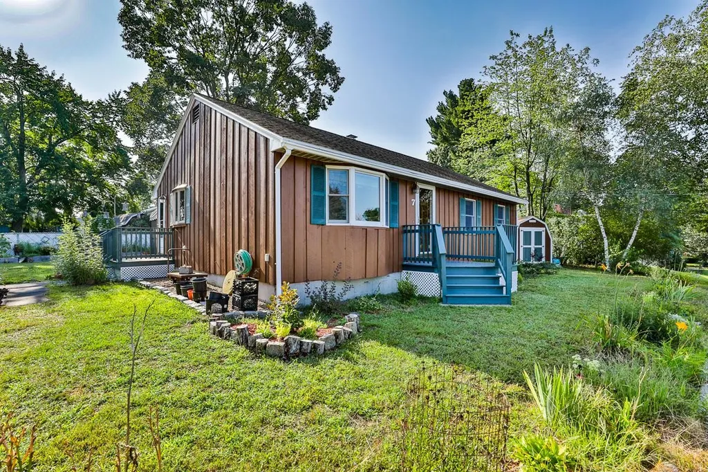 7 Jalbert Drive Nashua NH 03060