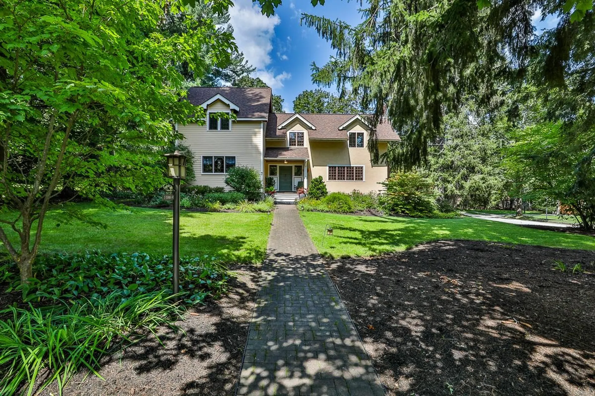 7 Columbia Avenue Nashua NH 03064