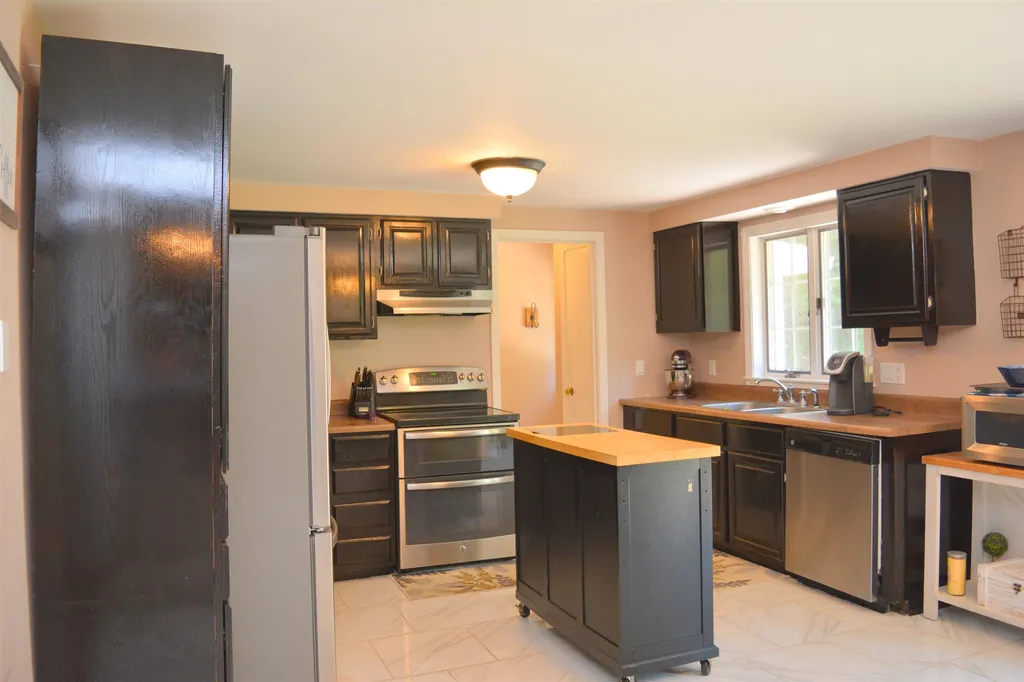 6 Maries Way Lebanon NH 03766