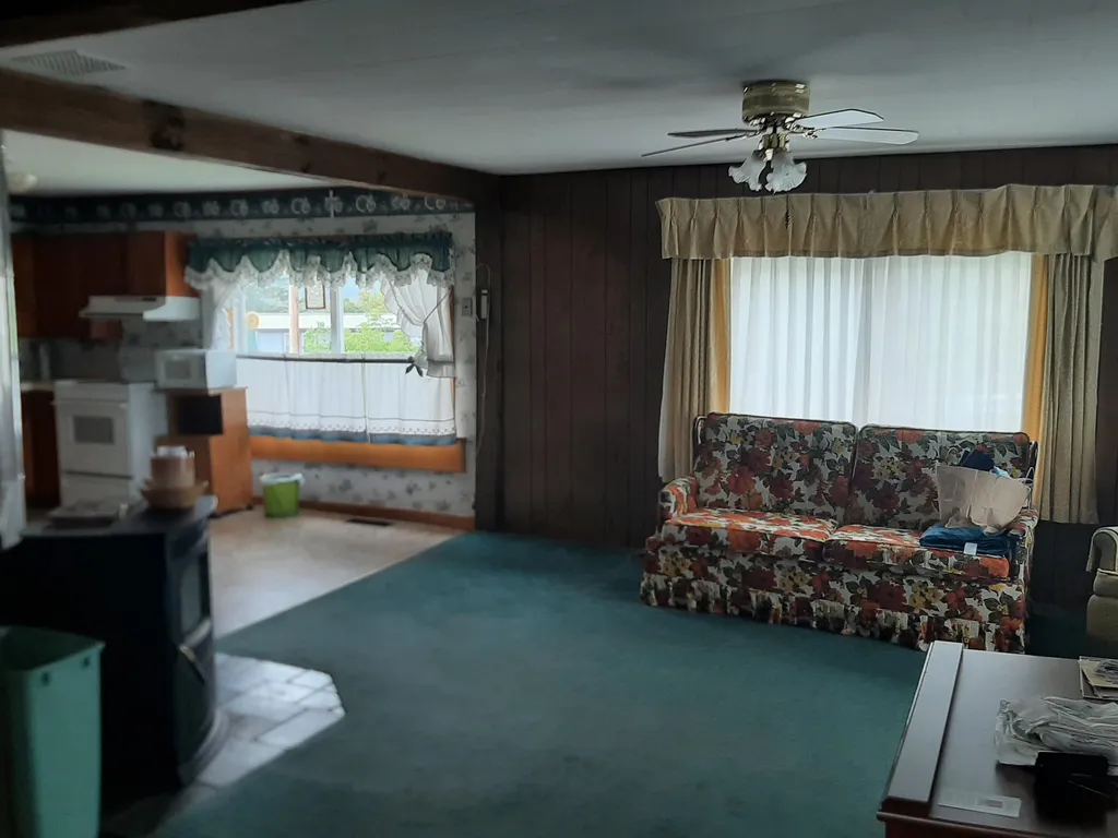 78 Pleasant Street Colebrook NH 03576