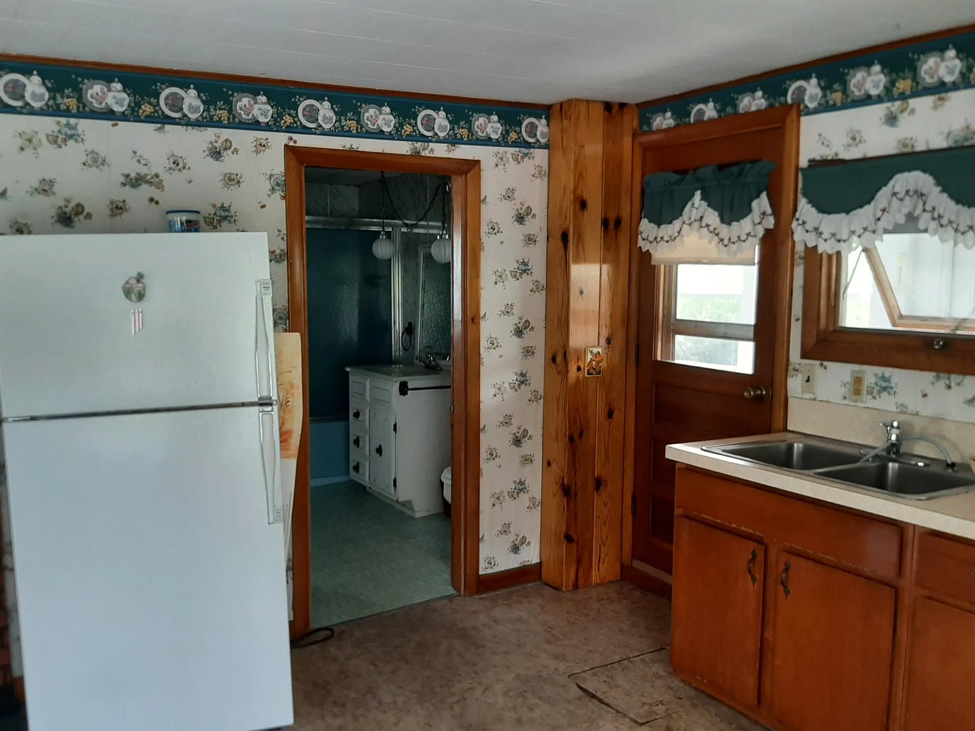 78 Pleasant Street Colebrook NH 03576
