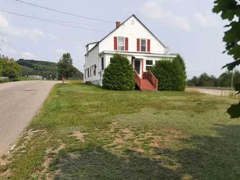 78 Pleasant Street Colebrook NH 03576