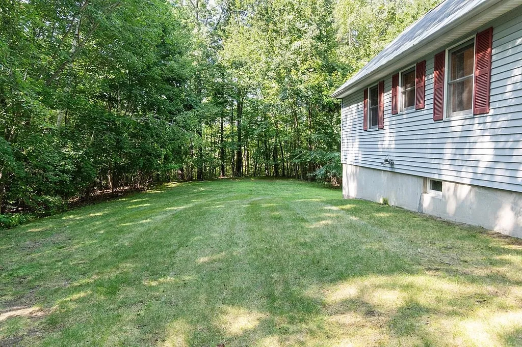 49 Giordani Lane Sandown NH 03873