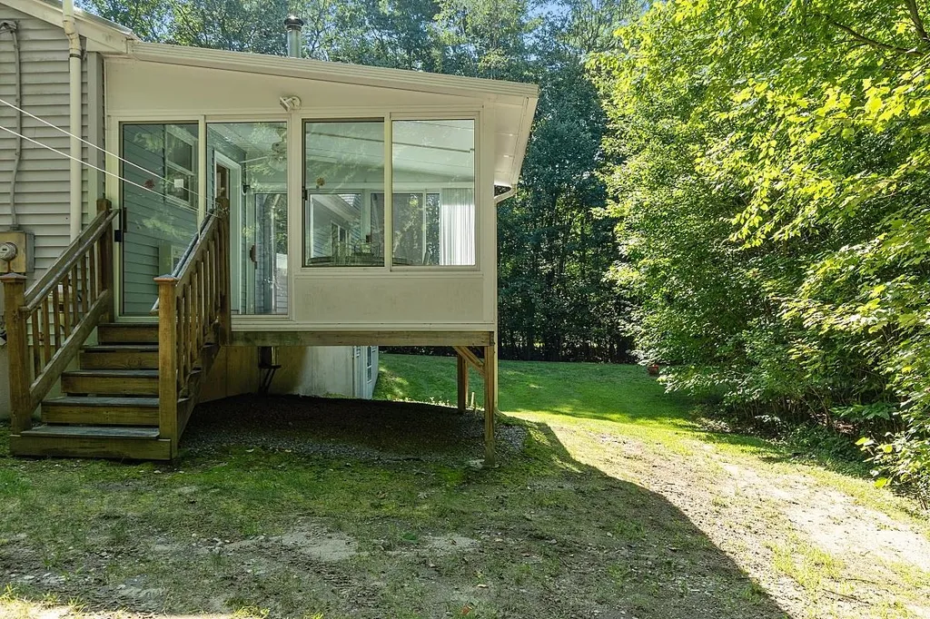 49 Giordani Lane Sandown NH 03873