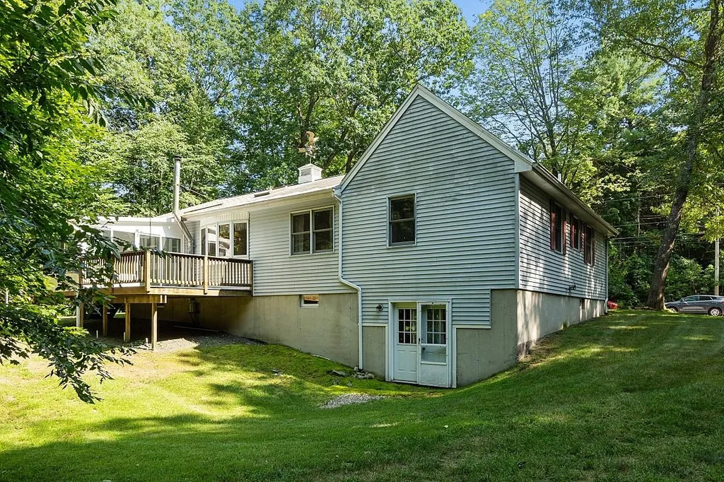 49 Giordani Lane Sandown NH 03873
