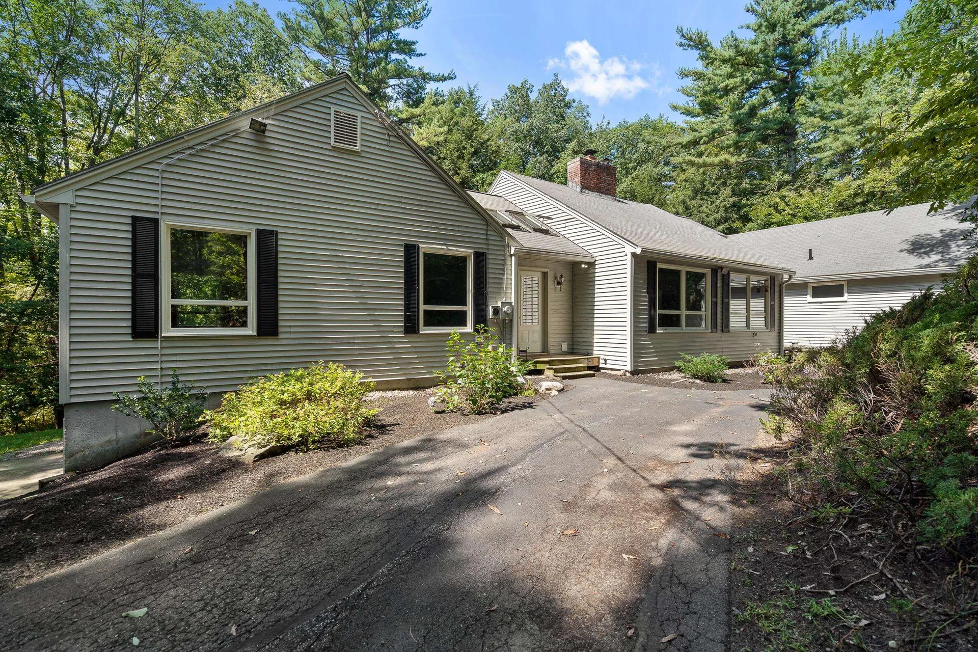 39 Hitching Post Lane Bedford NH 03110