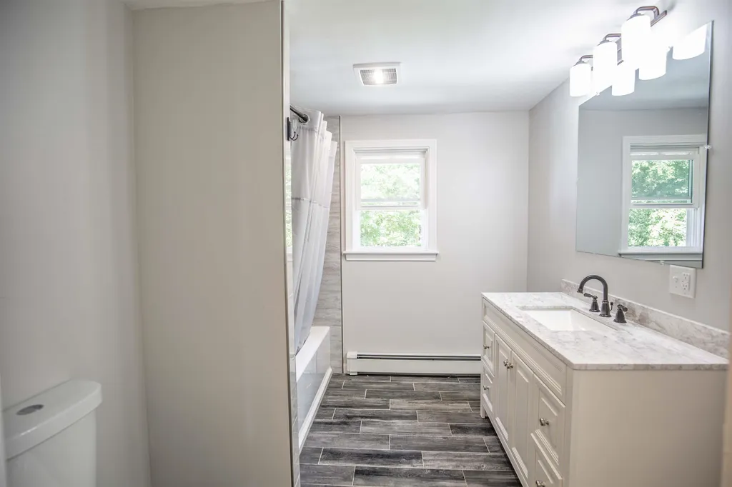 8 Gloria Road Salem NH 03079