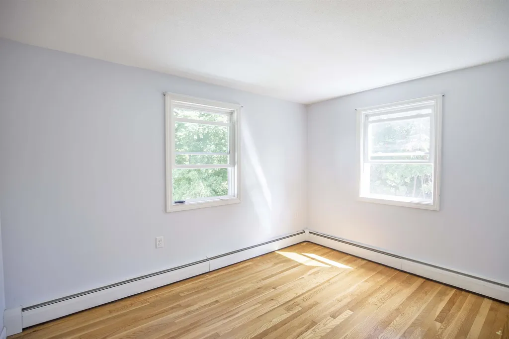 8 Gloria Road Salem NH 03079