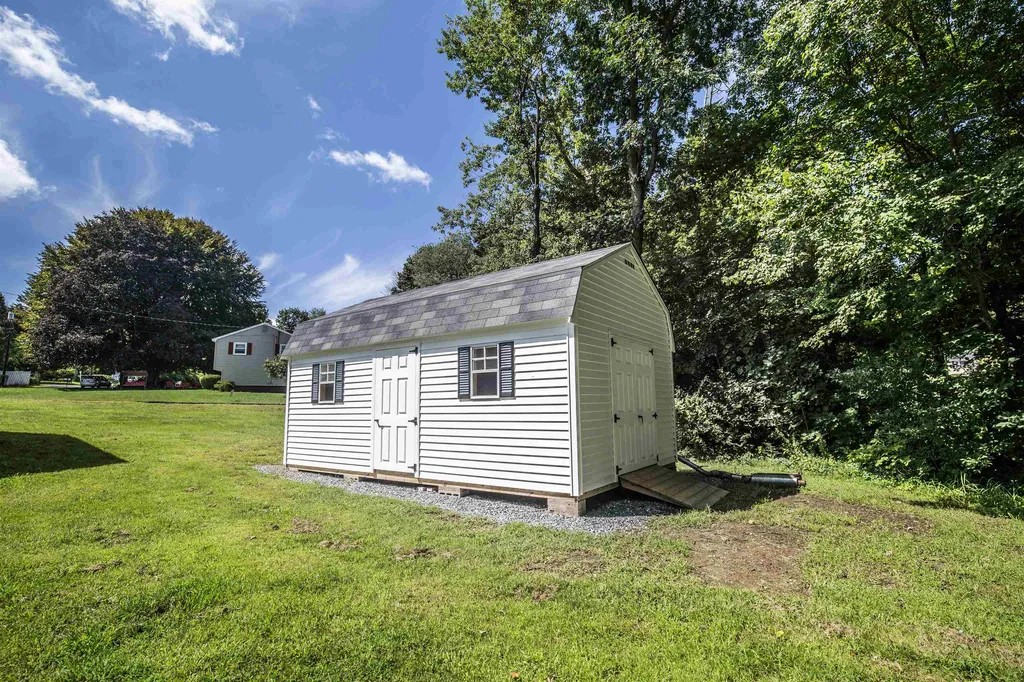 8 Gloria Road Salem NH 03079