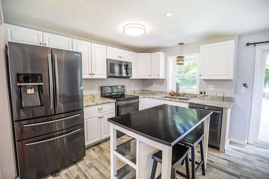 8 Gloria Road Salem NH 03079