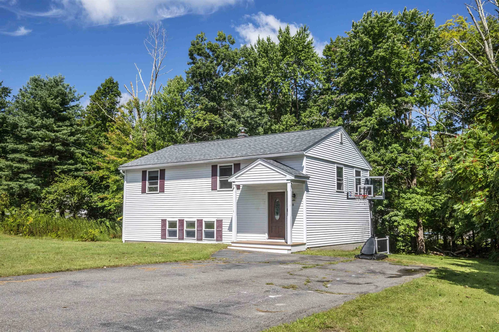 8 Gloria Road Salem NH 03079