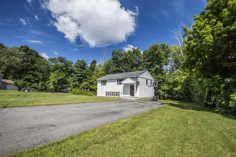 8 Gloria Road Salem NH 03079