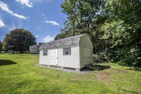 8 Gloria Road Salem NH 03079