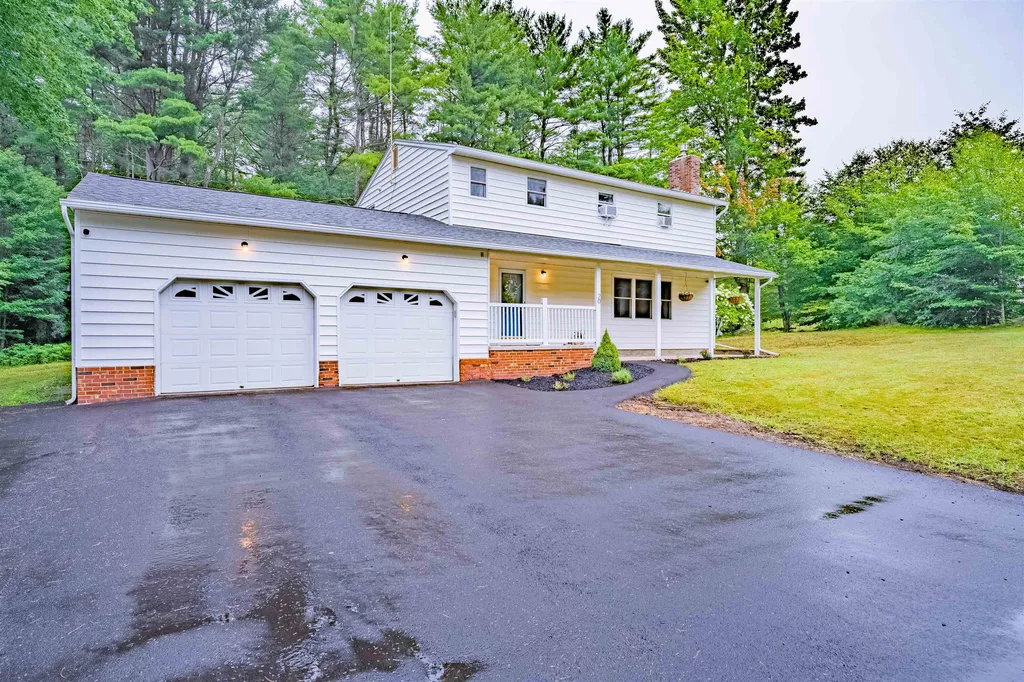 20 Oakwood Lane Essex VT 05452