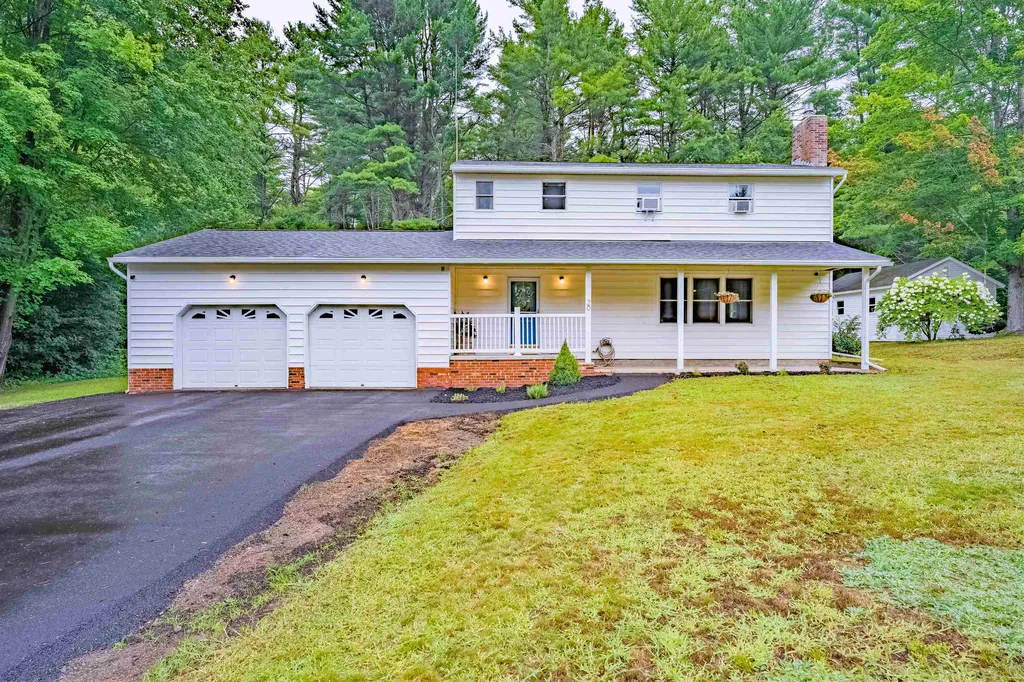 20 Oakwood Lane Essex VT 05452