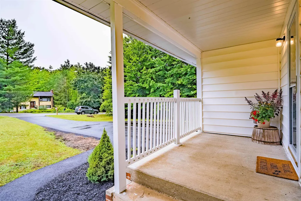 20 Oakwood Lane Essex VT 05452