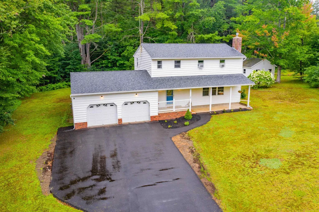 20 Oakwood Lane Essex VT 05452