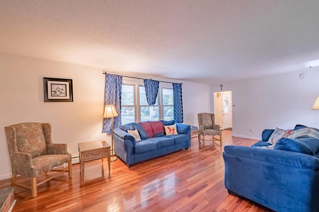 20 Oakwood Lane Essex VT 05452