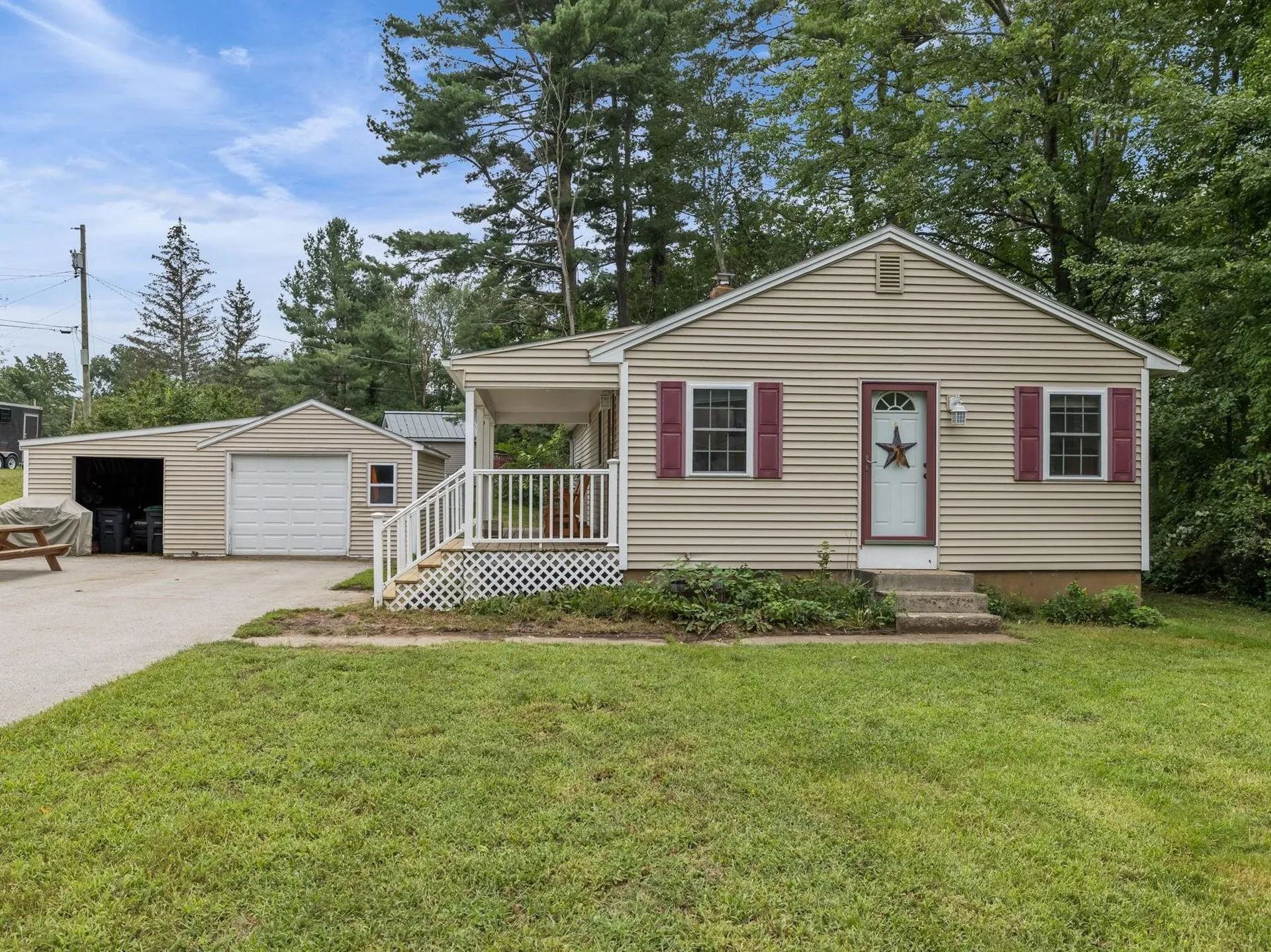 5 Thompson Avenue Hooksett NH 03106