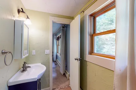 233 Wadleigh Road Ashland NH 03217