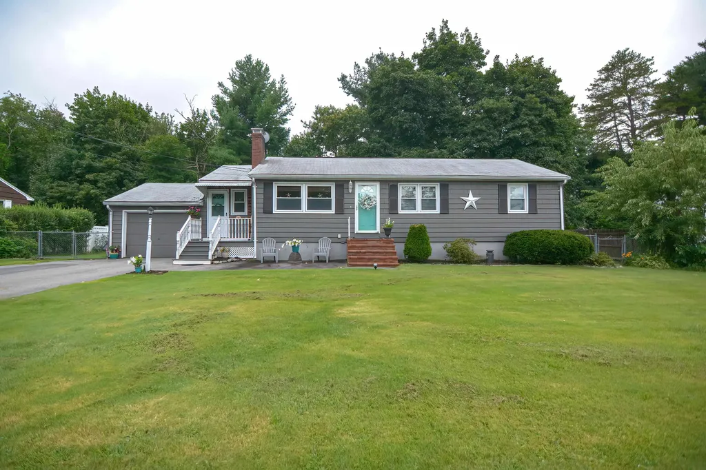 17 Henderson Circle Salem NH 03079