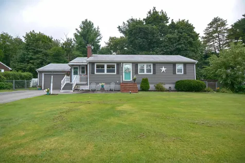17 Henderson Circle Salem NH 03079