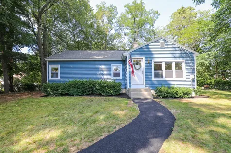 17 Tampa Street Nashua NH 03064