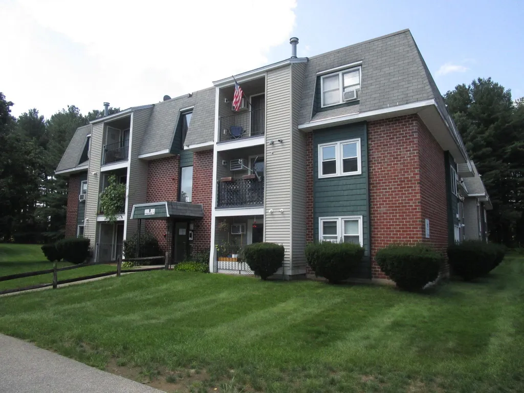 6 Knightsbridge Drive Nashua NH 03063