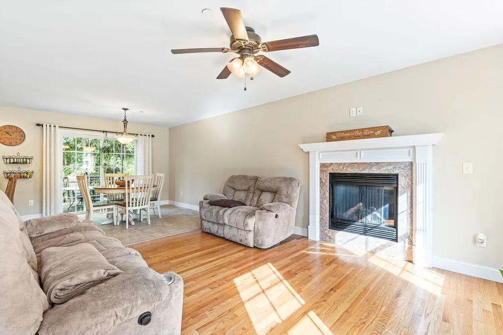 12 Lincoln Lane Chester NH 03036