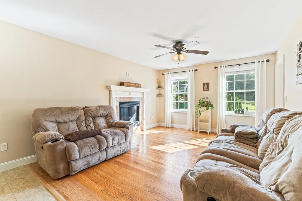 12 Lincoln Lane Chester NH 03036