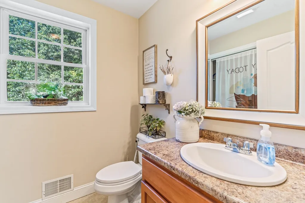 12 Lincoln Lane Chester NH 03036