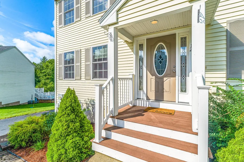 12 Lincoln Lane Chester NH 03036