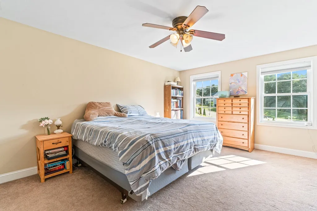 12 Lincoln Lane Chester NH 03036
