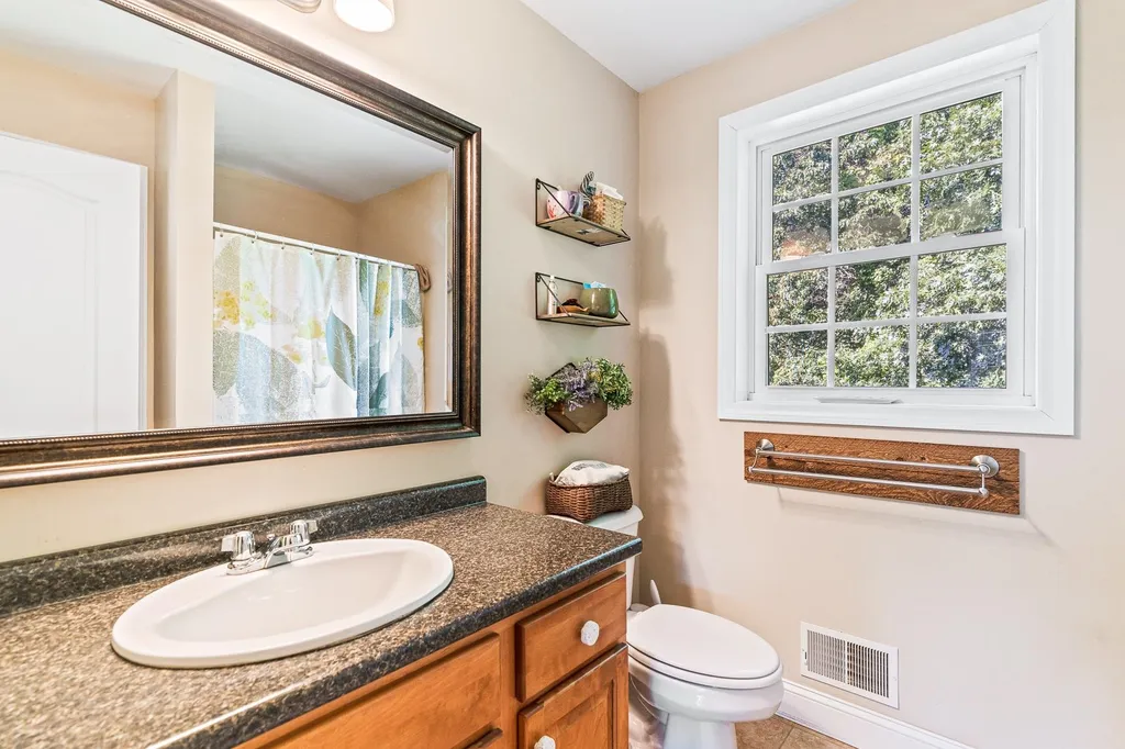 12 Lincoln Lane Chester NH 03036