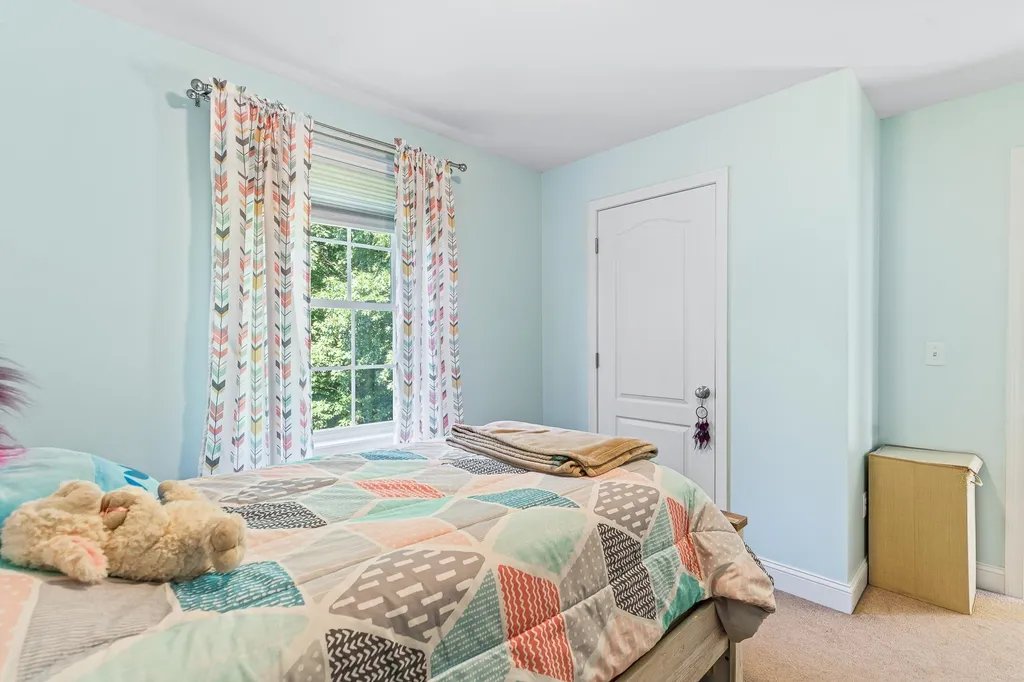 12 Lincoln Lane Chester NH 03036
