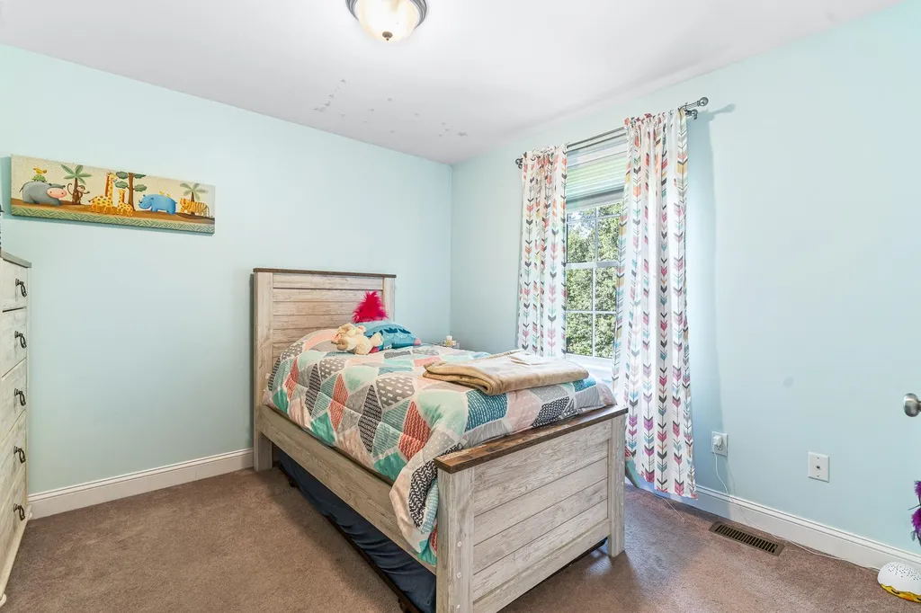 12 Lincoln Lane Chester NH 03036