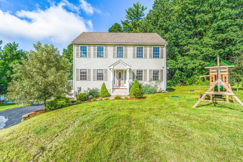 12 Lincoln Lane Chester NH 03036